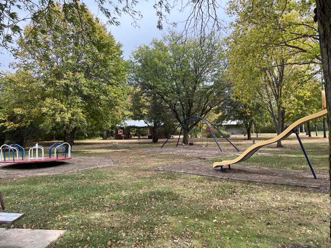 walking near me in Rosenberger Park in autumn