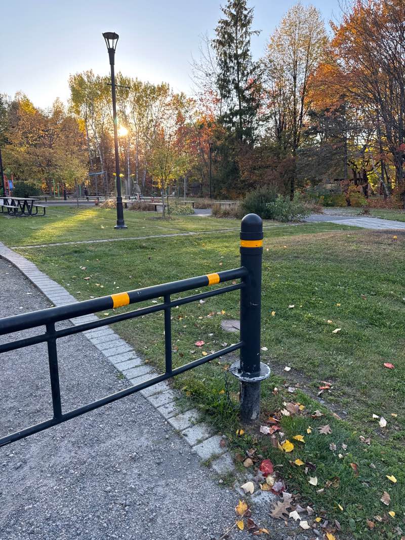 walking near me in Parc des Bosquets in autumn