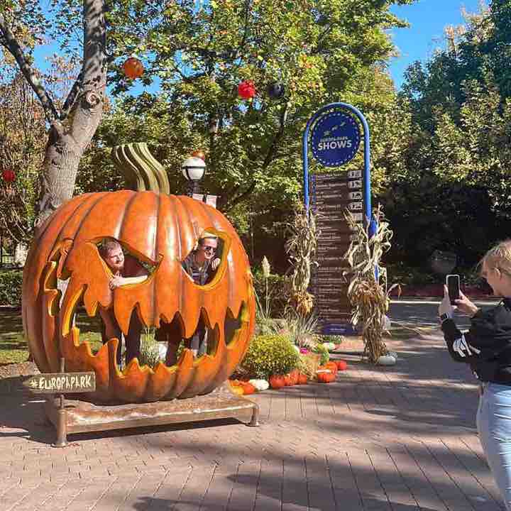 Amusement park walkers maxine post image