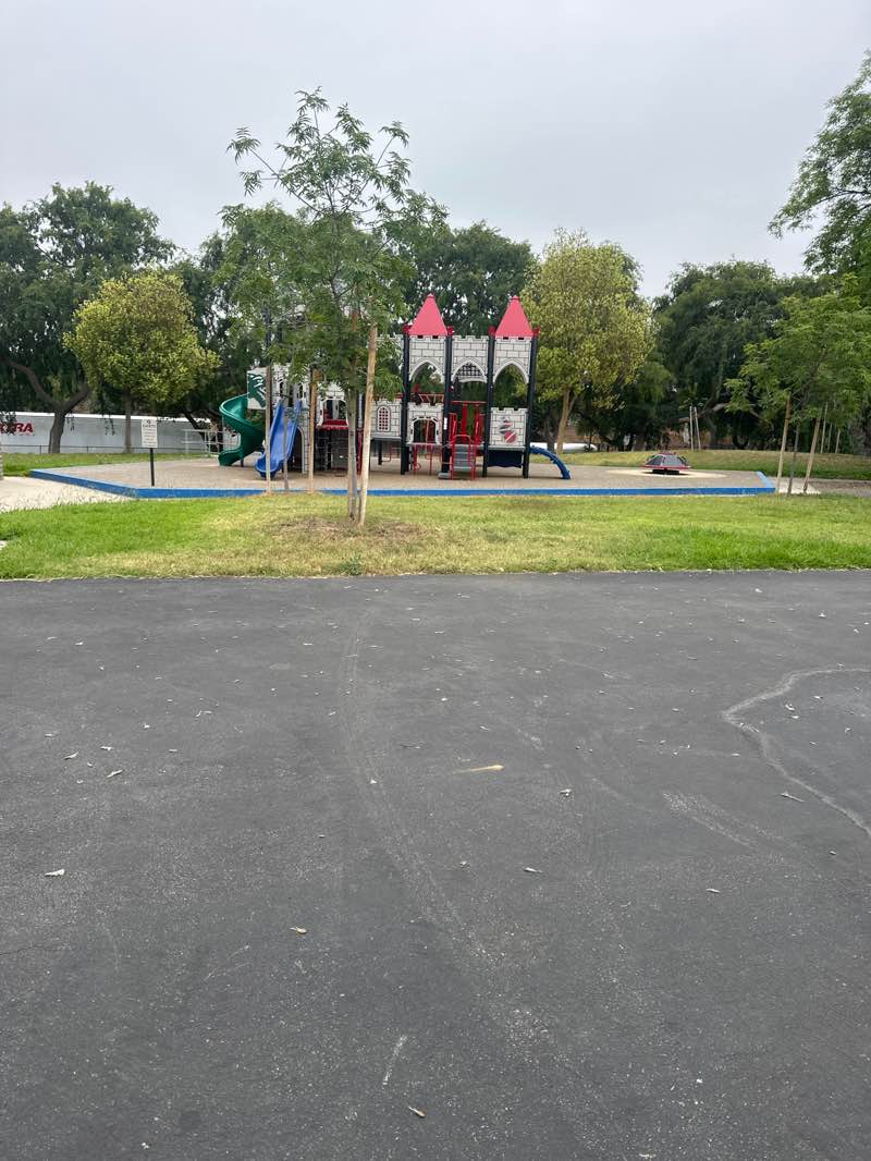 walking near me in Bella Vista Park in summer