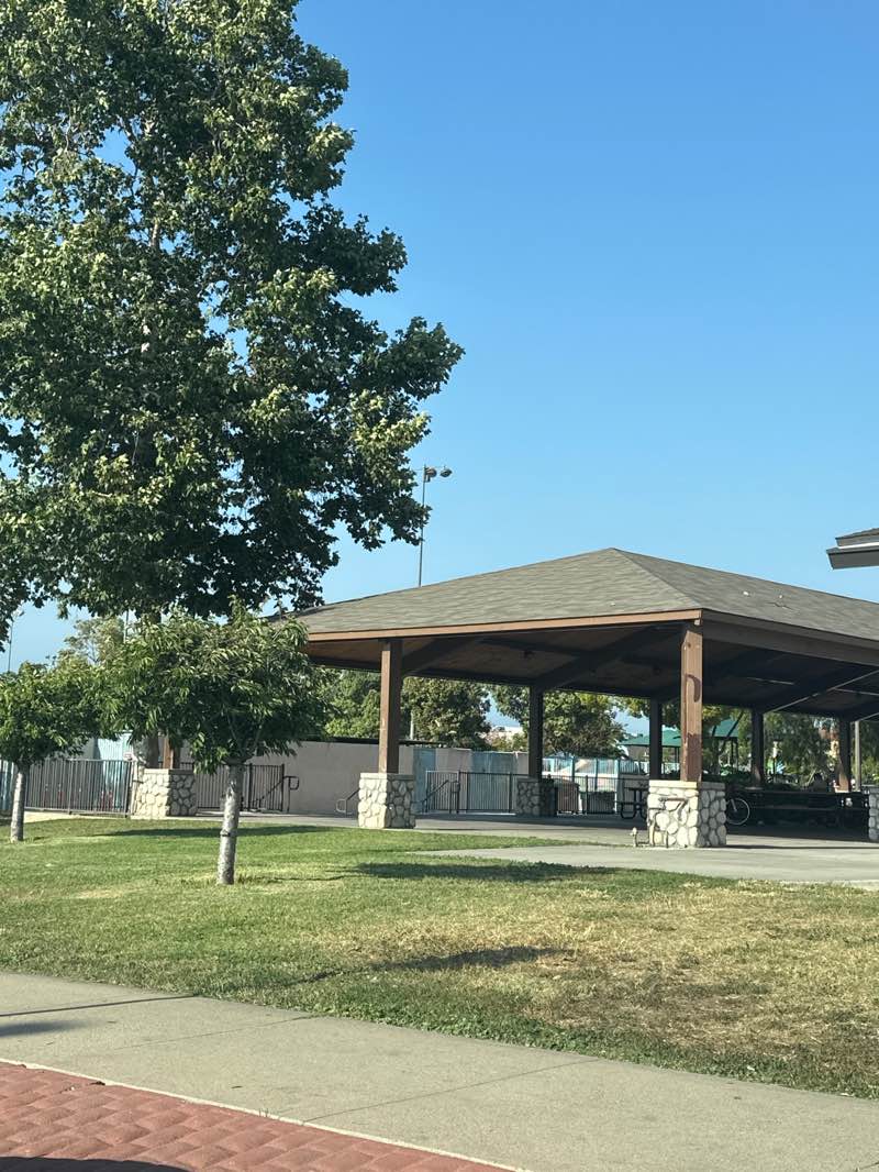 walking near me in Barnes Memorial Park in summer