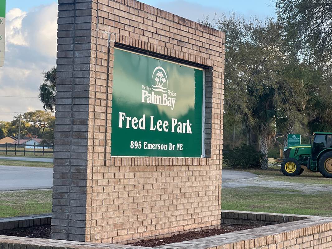 walking near me in Fred Lee Park in spring