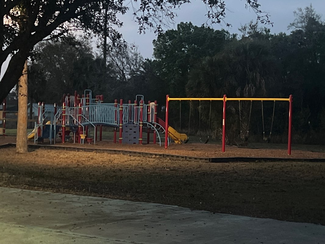 walking near me in Lynnbrook Park in spring