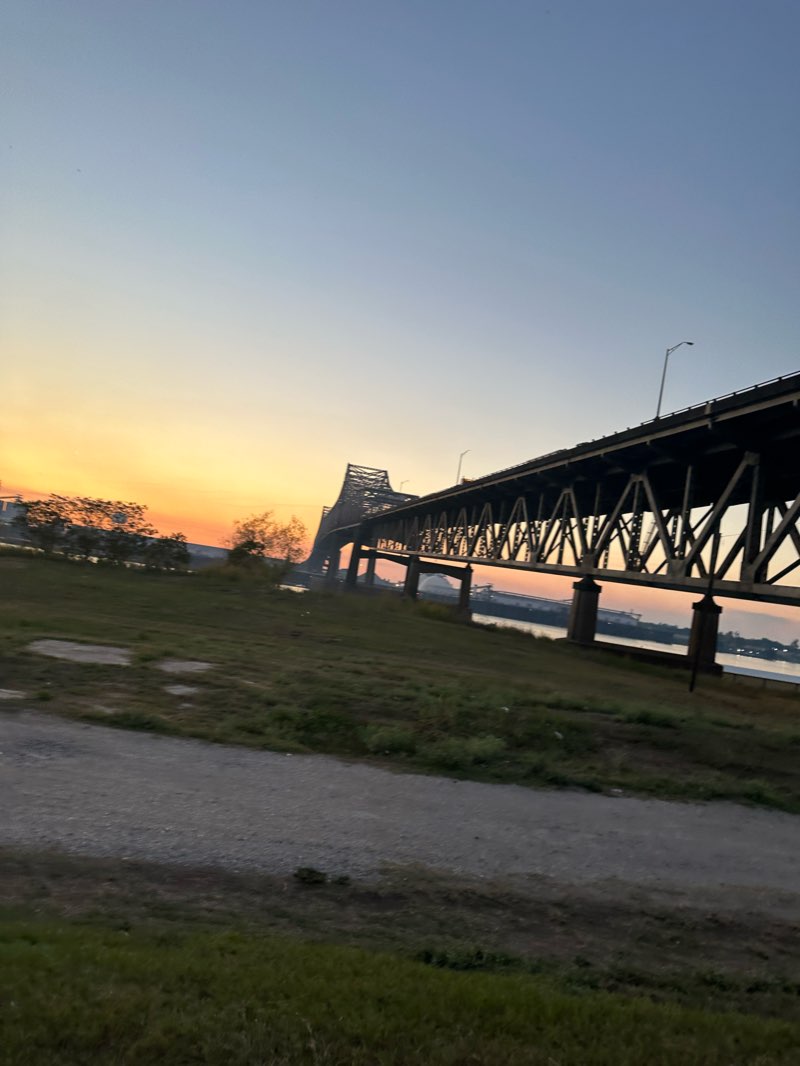 walking near me in Riverfront Plaza/Levee Green in winter