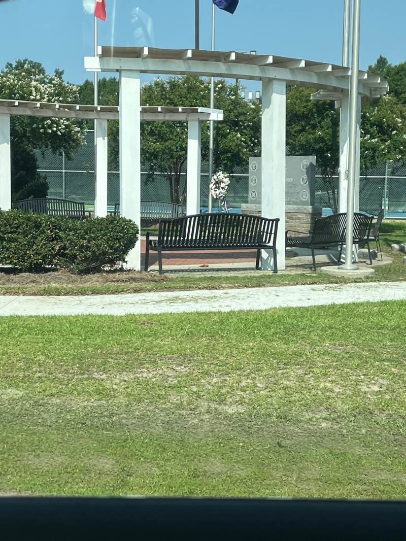 walking near me in Veterans Memorial Park in summer