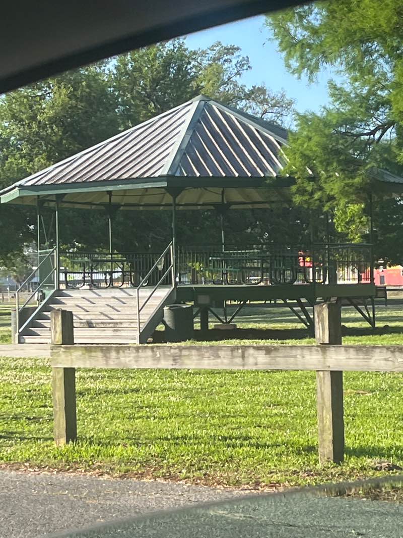 walking near me in Mel Ott Park in spring