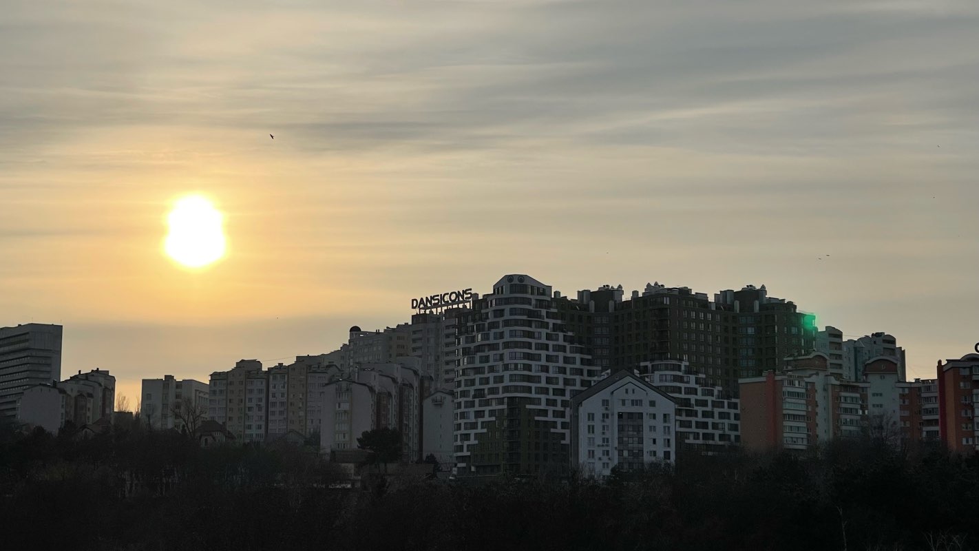 walking near me in Parcul „Serghei Lazo” in winter