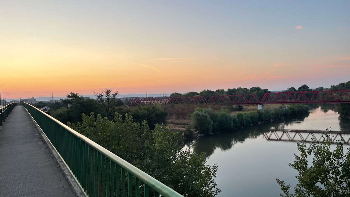 walking near me in Parcul Pădurice in winter