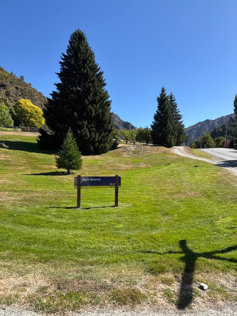 walking near me in Arrowtown War Memorial Park in autumn
