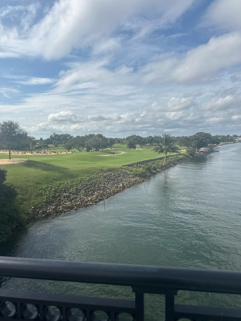 walking near me in Pelican Lake Park in autumn