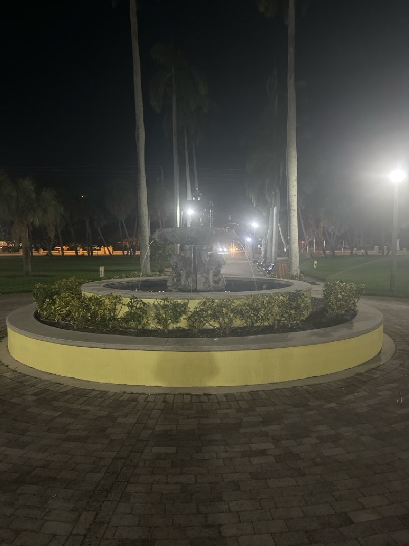 walking near me in Kelsey Park in winter