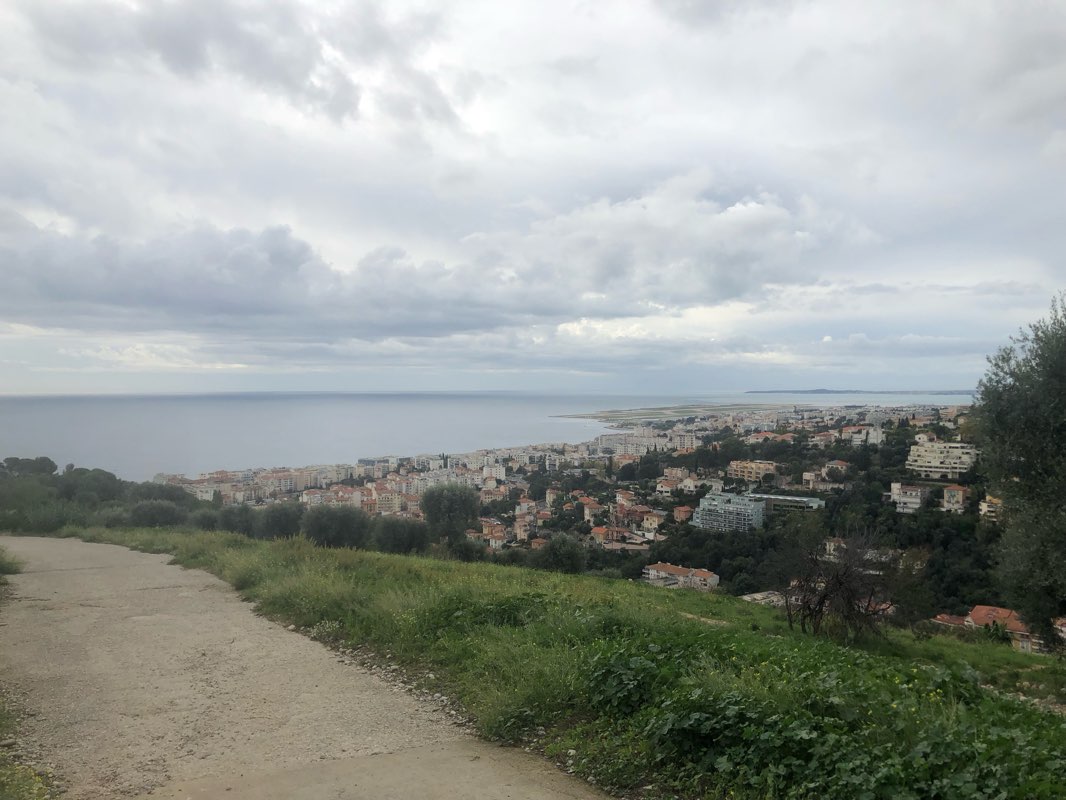 walking near me in Parc d'Estienne d'Orves in winter