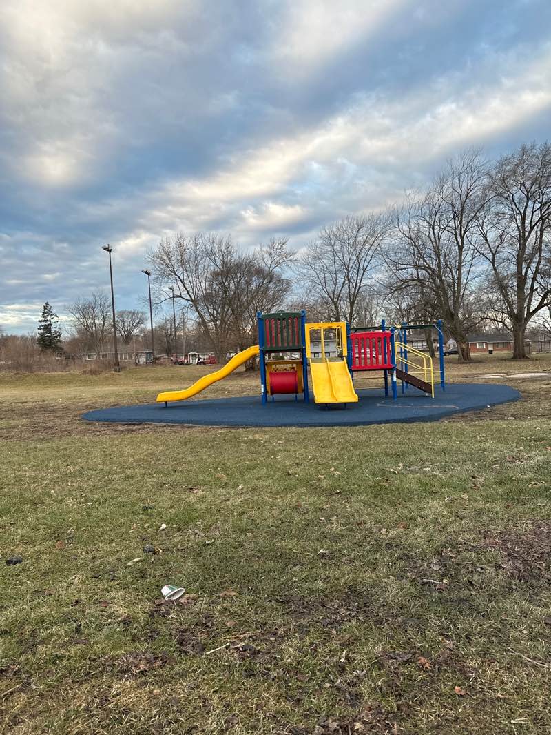 walking near me in Howe Park in winter