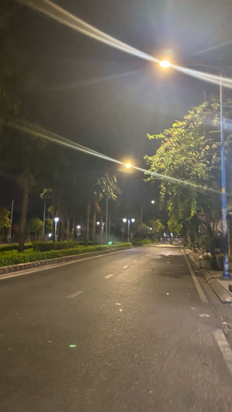 walking near me in Công viên Đầm Sen in winter