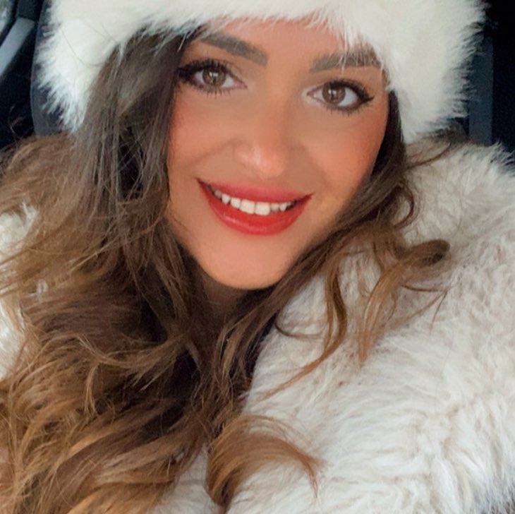 Ionela Lucia B. icon