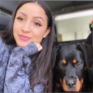 Ashley Lopez 💃🐶👣