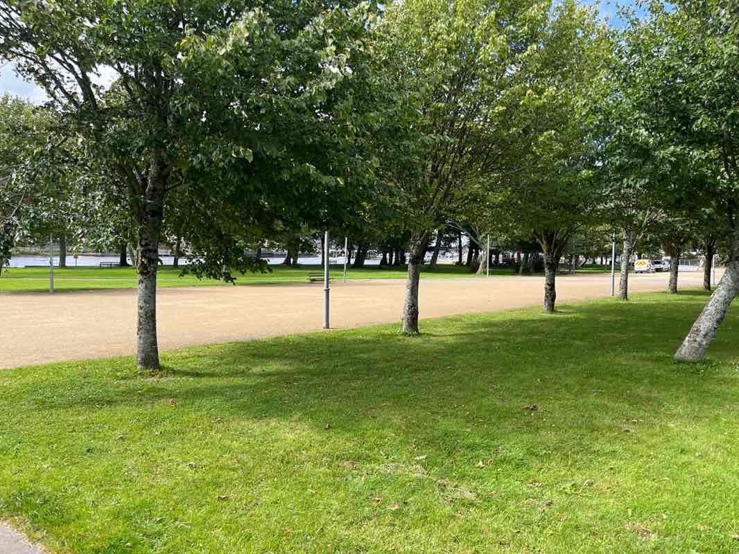 walking near me in Burgess Park in autumn