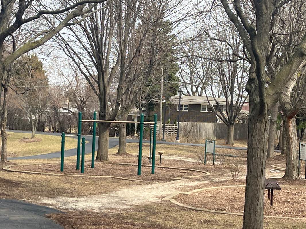 walking near me in Finn Park in spring