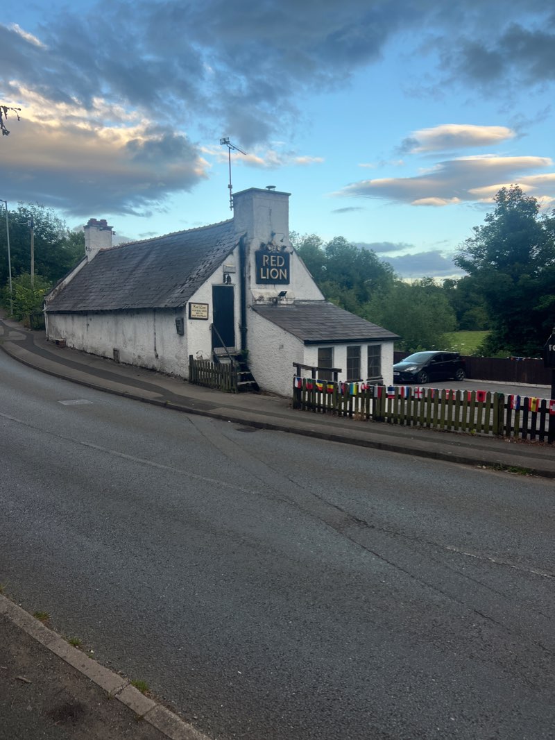 walking near me in Llwyn Isaf in winter
