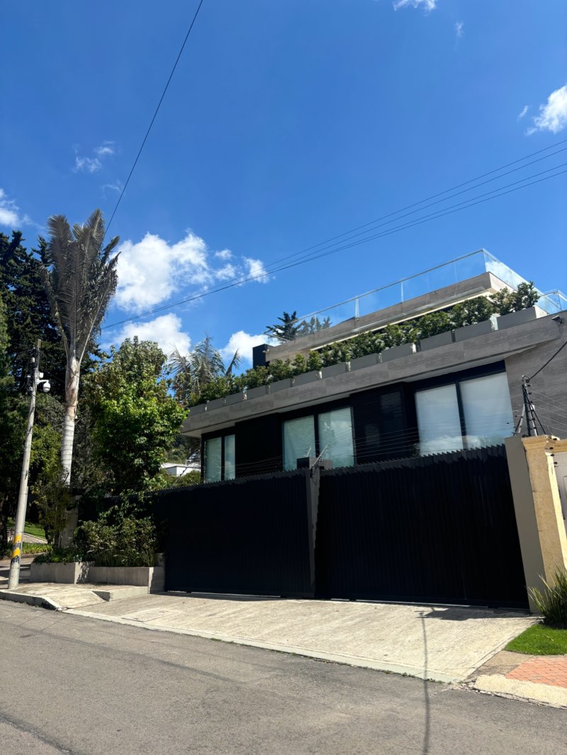 walking near me in Parque Urbanizacion Santa Barbara Central IV sector in winter