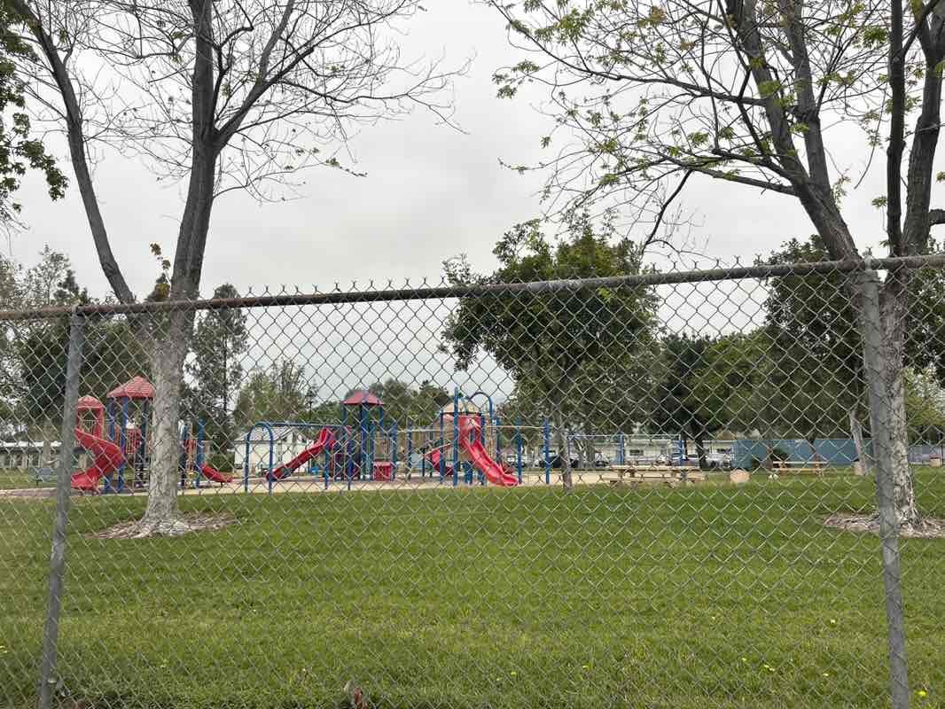 walking near me in Beardslee Park in spring