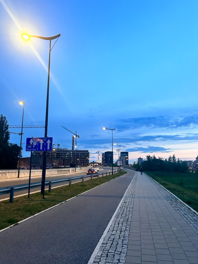 walking near me in Park 3 Maja in summer