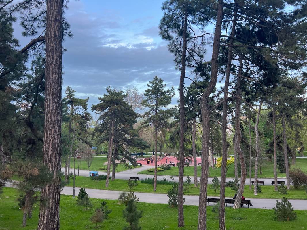 walking near me in Upper Town in spring