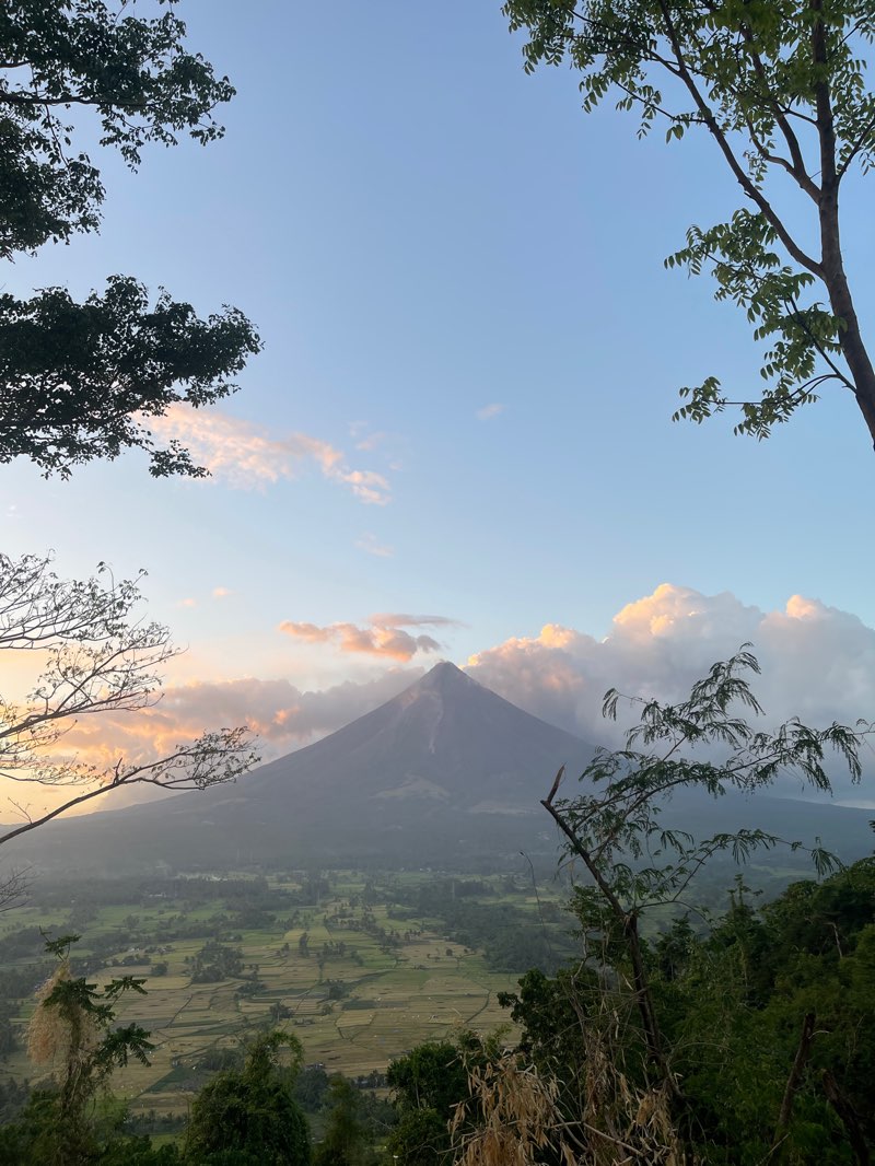 walking near me in Ligñon Peak in spring