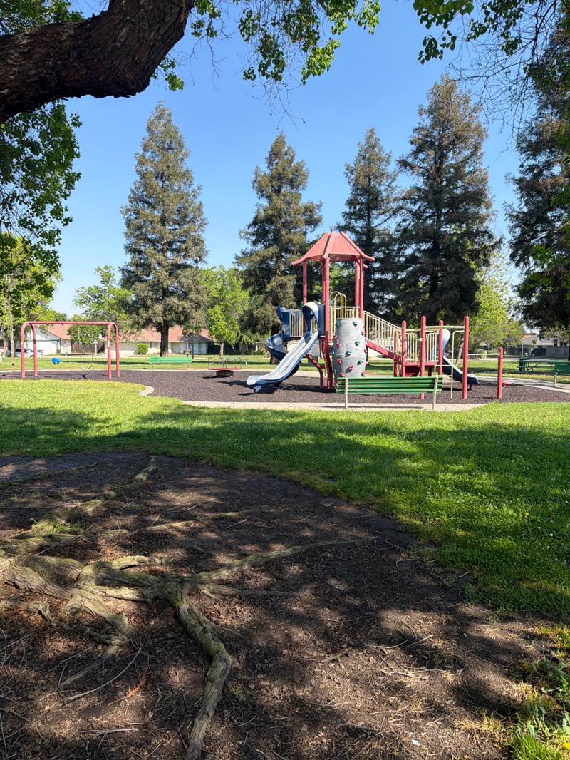 walking near me in Monte Vista 10 Park in spring