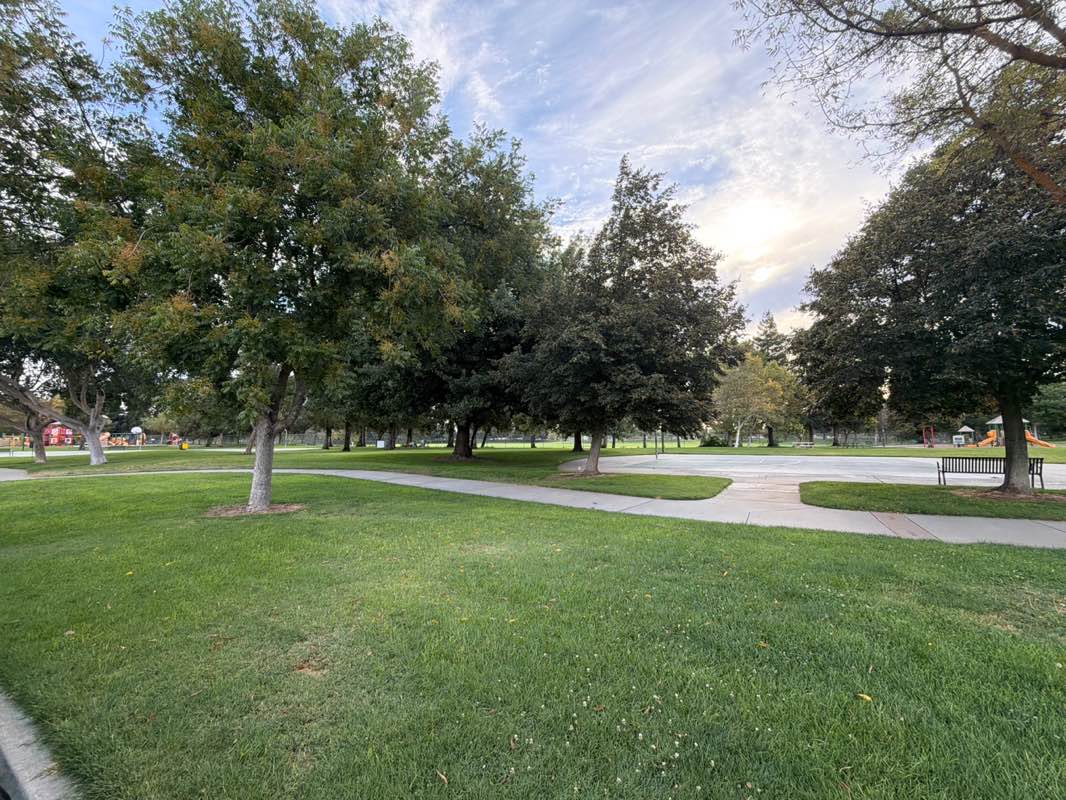 walking near me in Woodward Park in summer