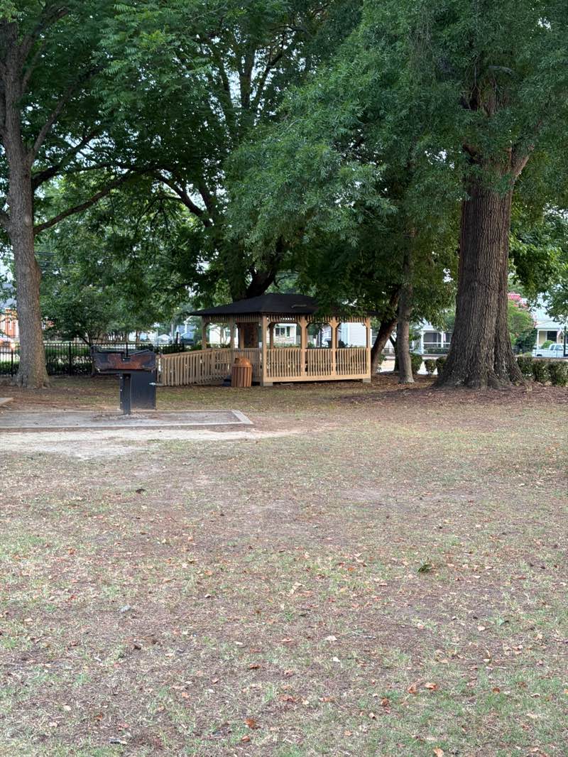 walking near me in Garner Recreational Park in summer