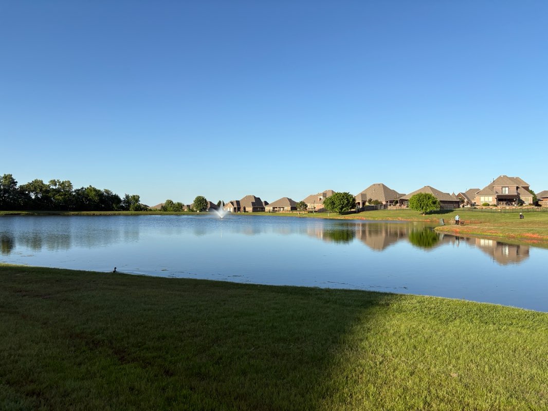 walking near me in Summit Lakes Park in spring