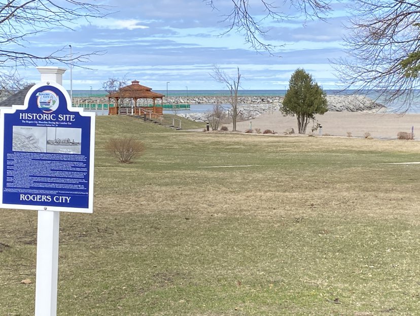 walking near me in Lakeside Park in spring