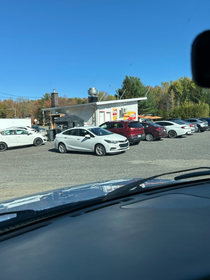 walking near me in Parc Jean-Talon in autumn