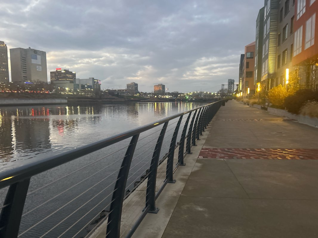 walking near me in Veterans Plaza in winter