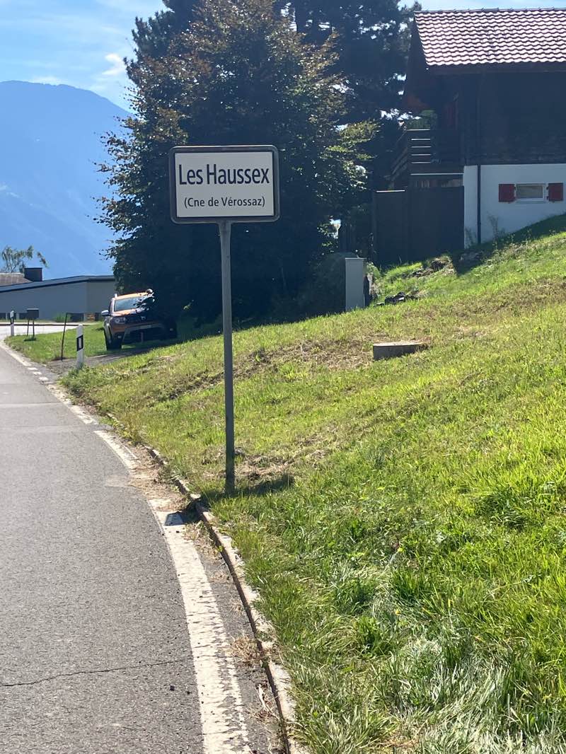 walking near me in Parc du Crochetan in autumn