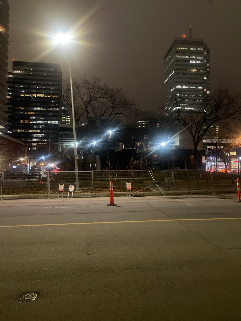 walking near me in Beaver Hill House Park in autumn