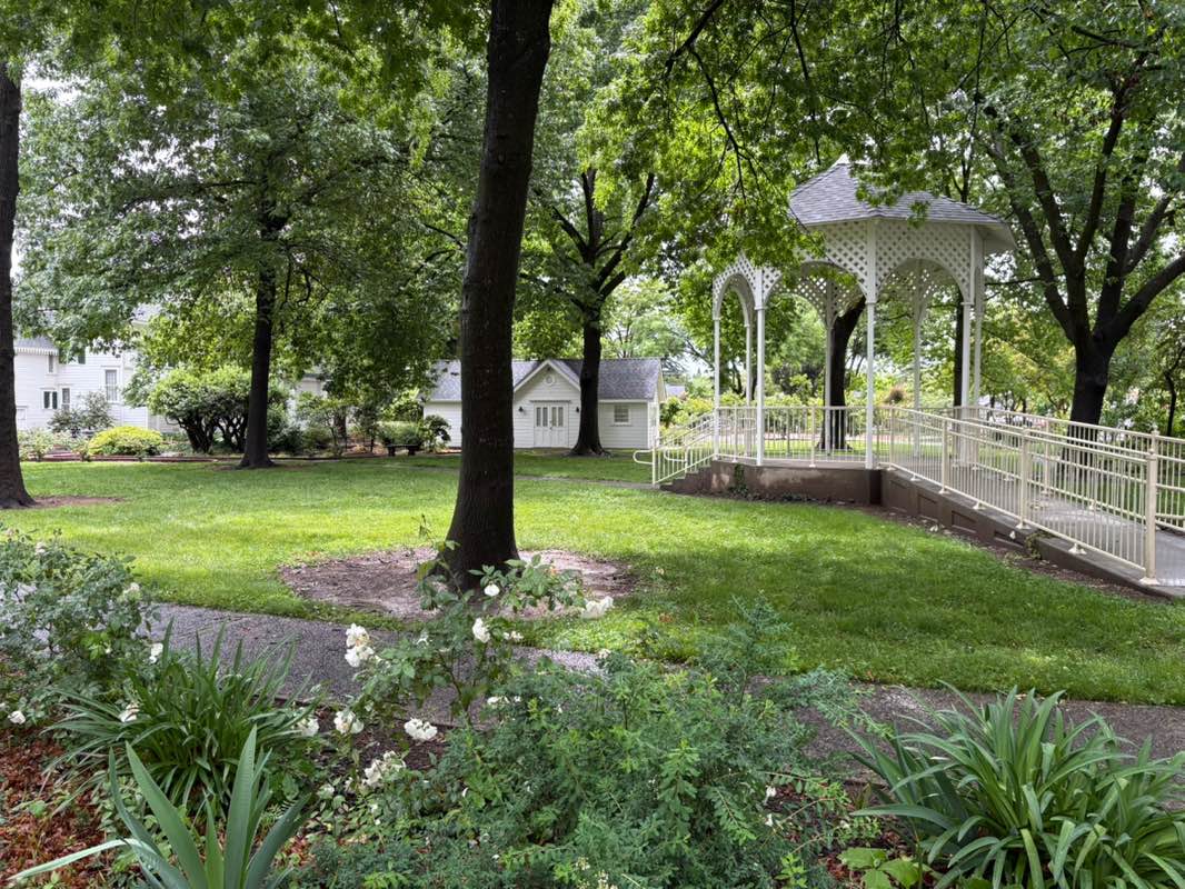walking near me in Sank Park in spring