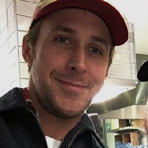 обоссаный тротуар