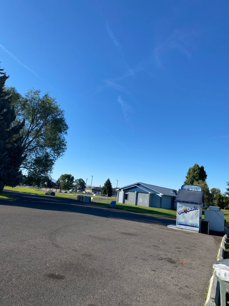 walking near me in Jensen Grove Park in autumn