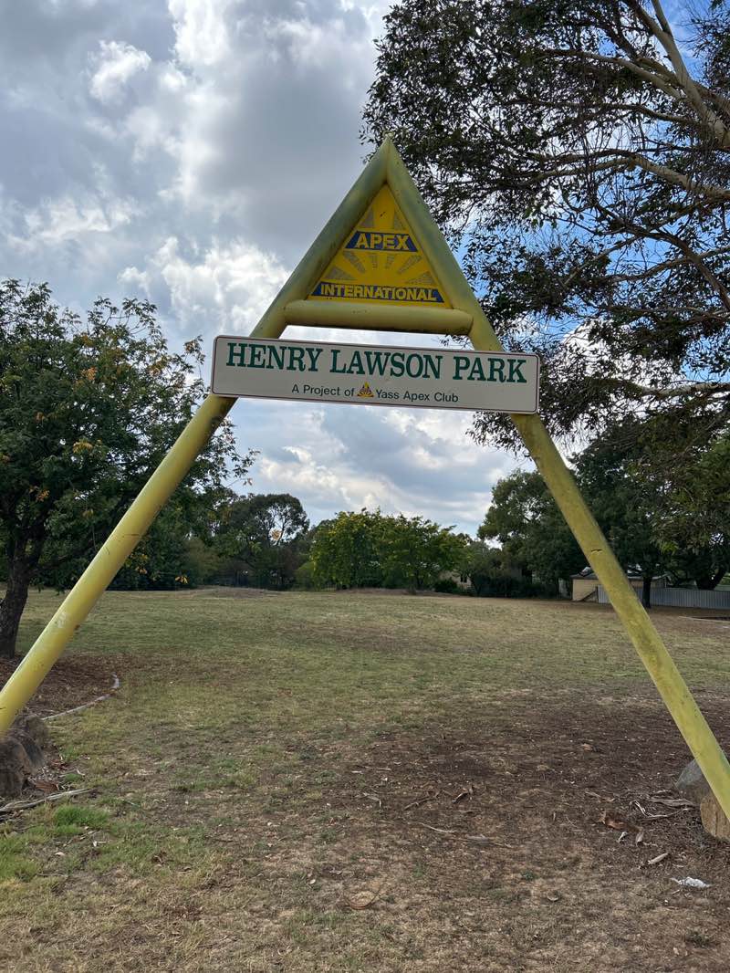 walking near me in Henry Lawson Park in summer