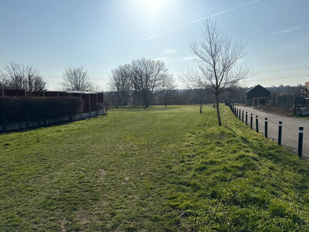 walking near me in Jolly Farmers Open Space in spring