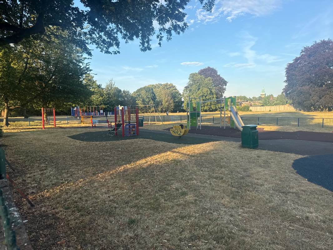 walking near me in Radmoor Park in summer
