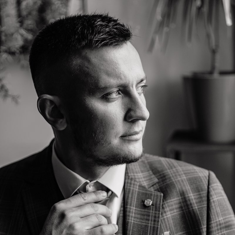 Михаил Иванов