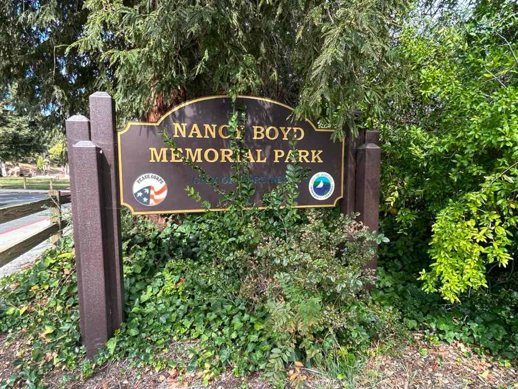 walking near me in Nancy Boyd Park in autumn