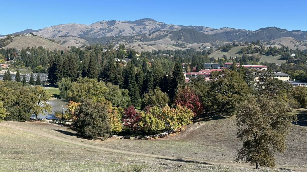 walking near me in Oak Hill Park in autumn