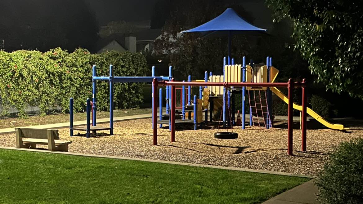 walking near me in Clyde Park in winter