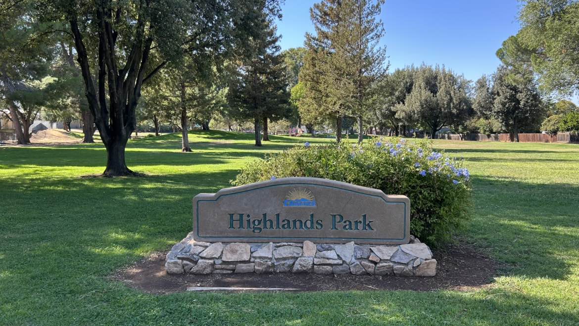 walking near me in Highlands Park in autumn