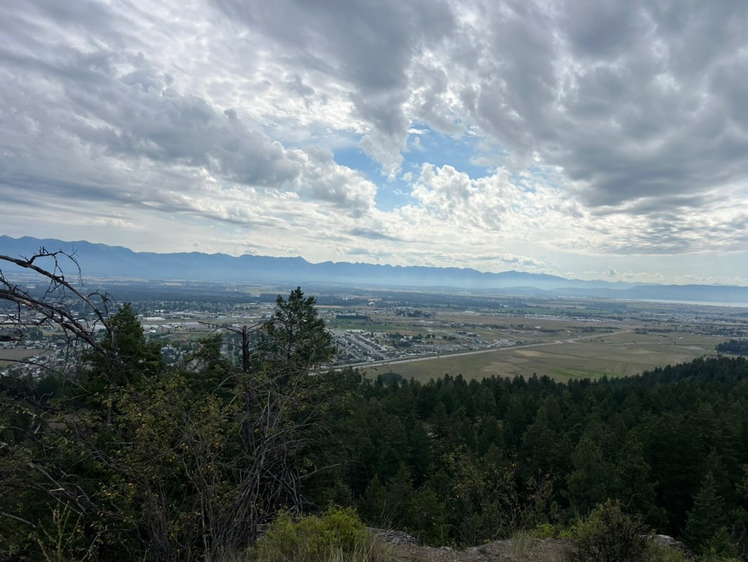 walking near me in Lone Pine State Park in autumn