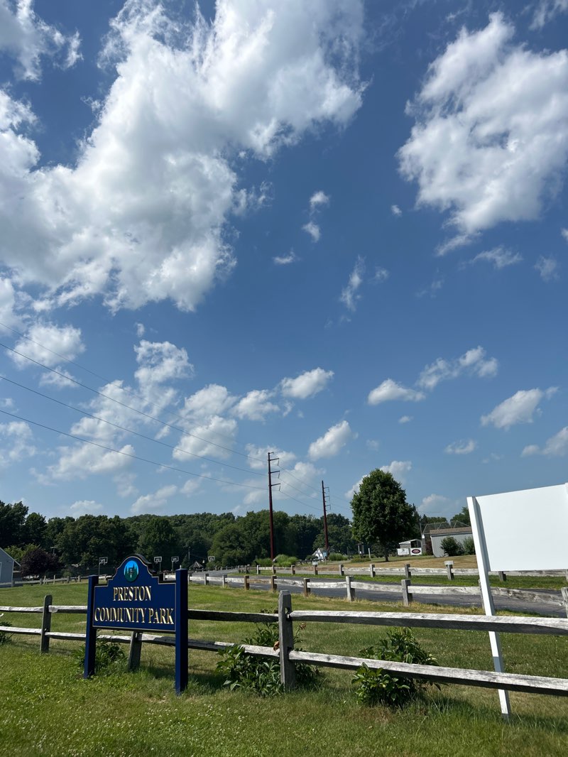 walking near me in Milton Green Park in summer